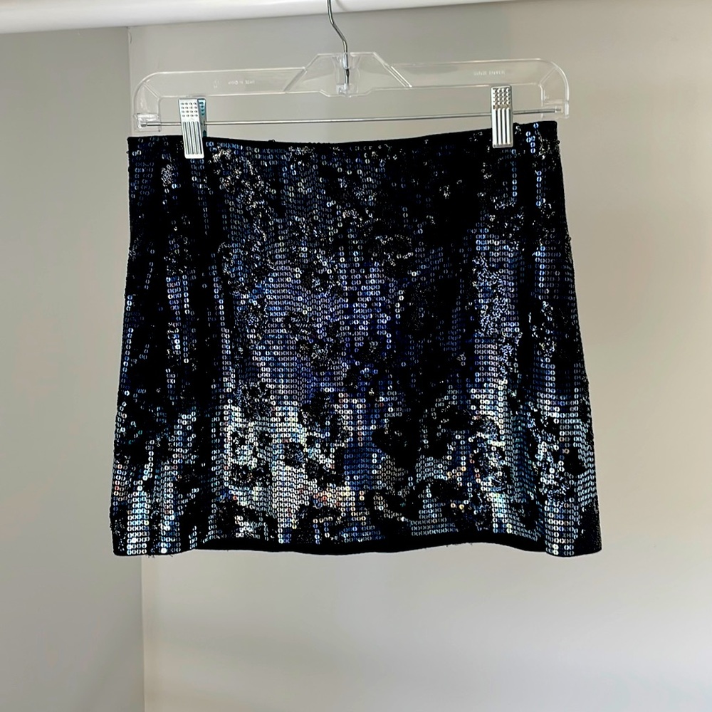 OFFERS OPEN! Women’s Express Black Sequin Mini Skirt sz XS / TP *NEVER WORN*